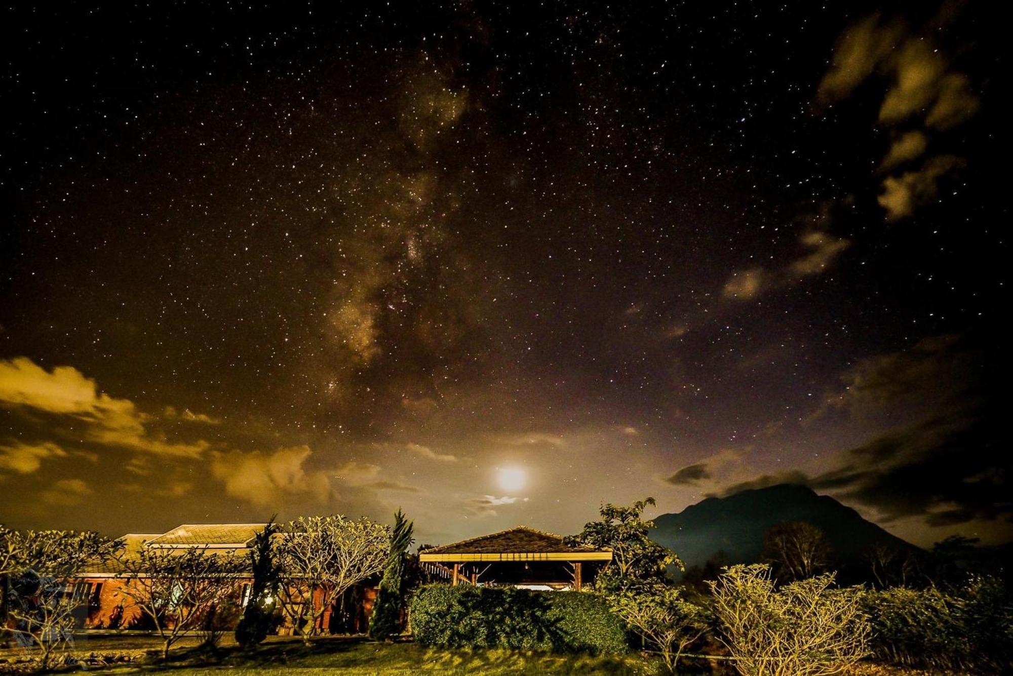 The Wes Village, Incl Free Breakfast & 100 Thb Food Gift Chiang Dao Exterior photo