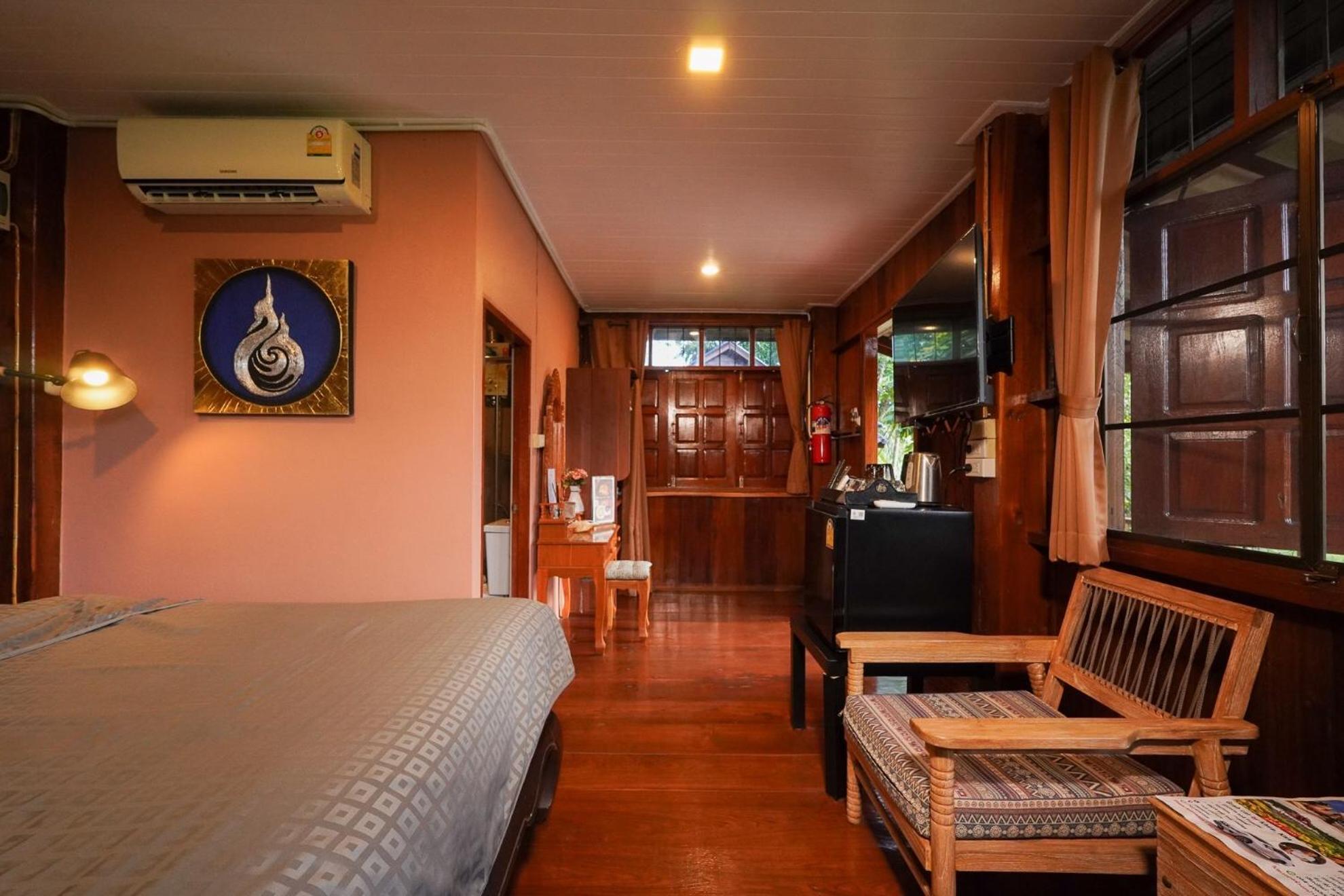 The Wes Village, Incl Free Breakfast & 100 Thb Food Gift Chiang Dao Exterior photo